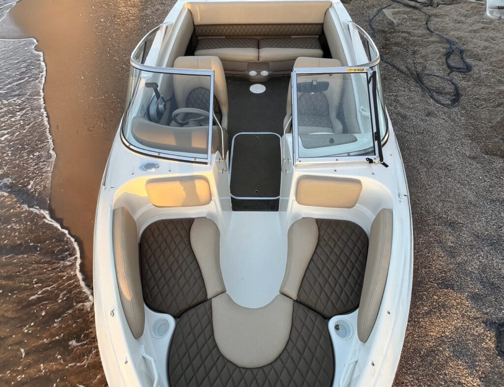 Sellerie nautique à Carnon sur une plage